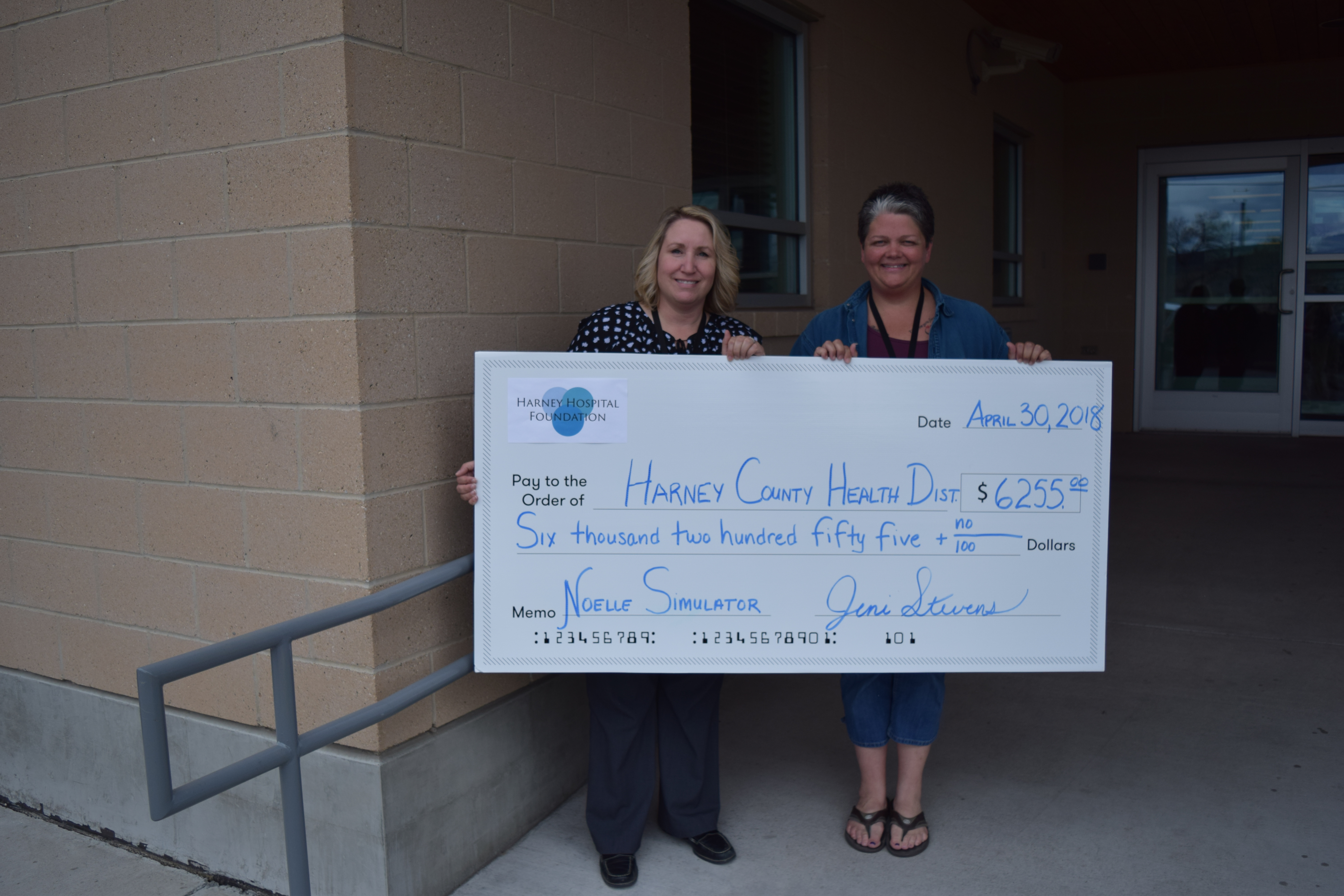 Harney Hospital Foundation Manager Jeni Stevens presents a check to HDH Nurse Dawn Marten.